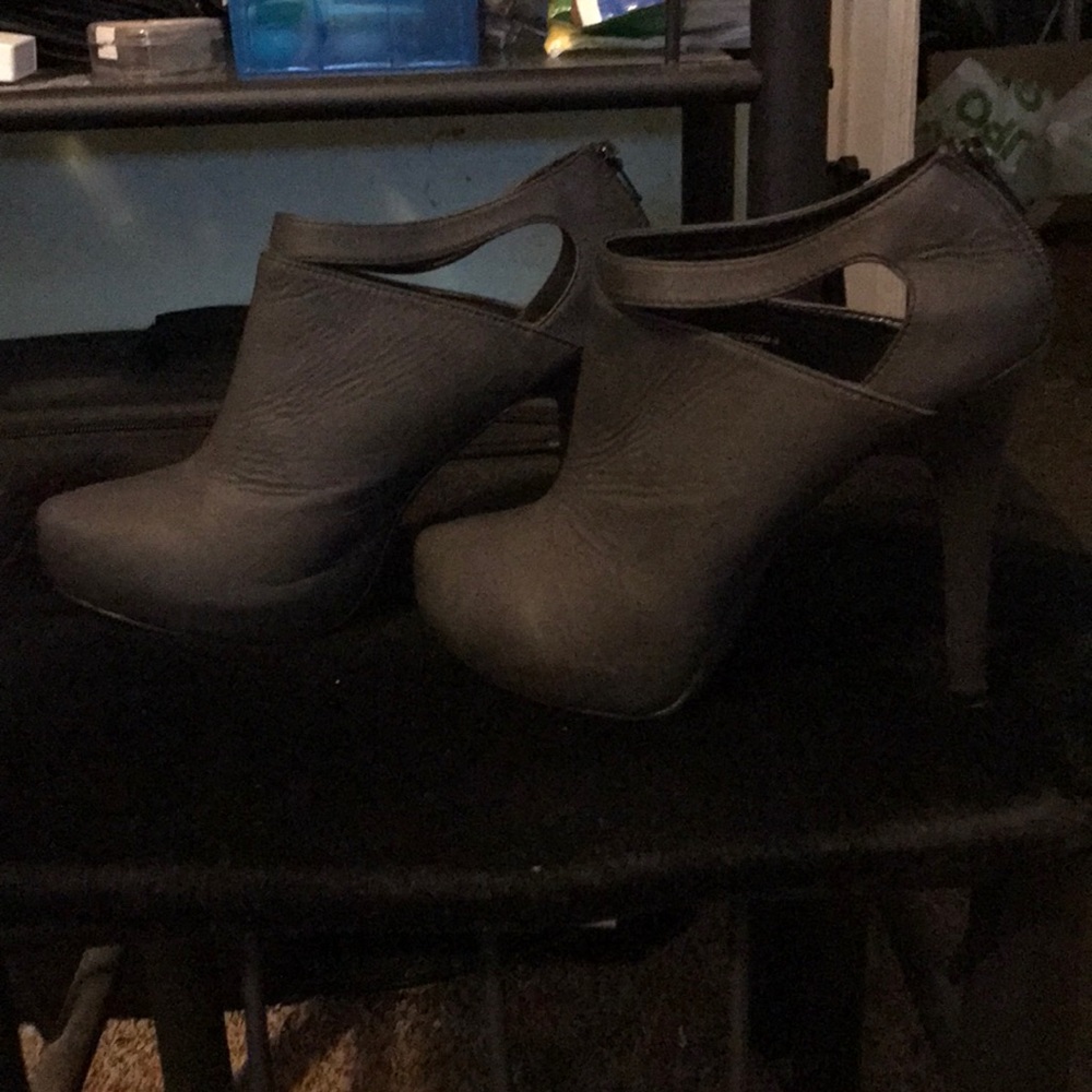 Sexy Faux Leather Zipup Heels